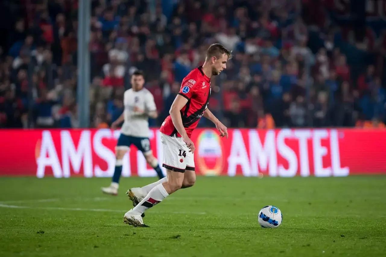 Klaus em ação pelo Atlético-GO