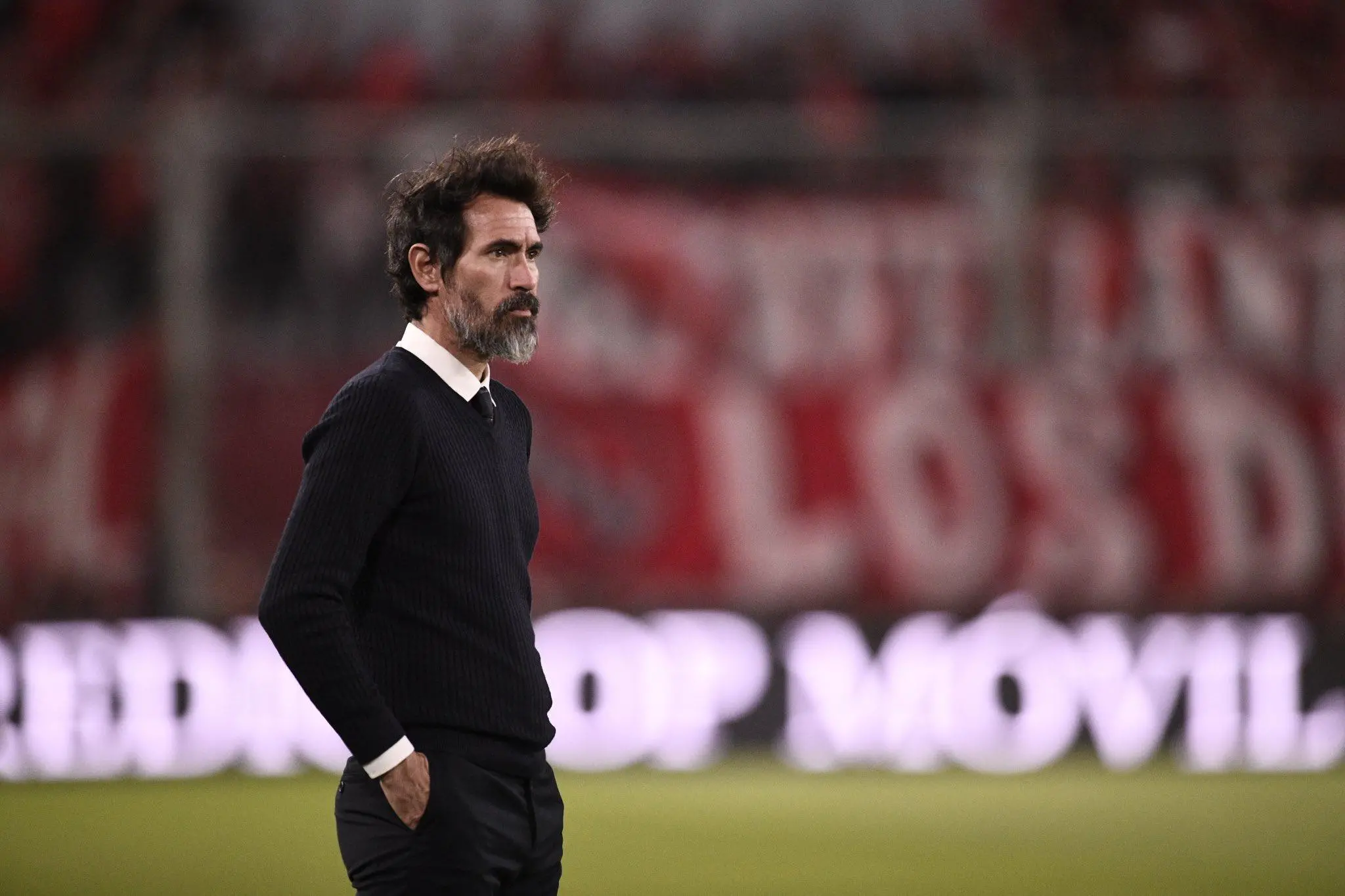 O técnico argentino Eduardo Domínguez em ação pelo Independiente-ARG