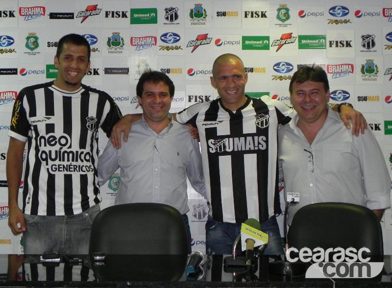 Ex-jogador é apresentado ao lado de Evandro Leitão e Robinson de Castro
