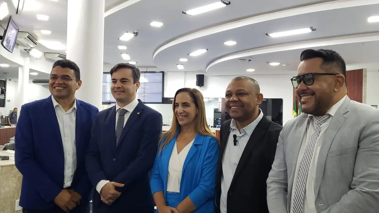 Capitão Wagner com a candidata ao Senado, Kamila Cardoso, e aliados na Câmara Municipal