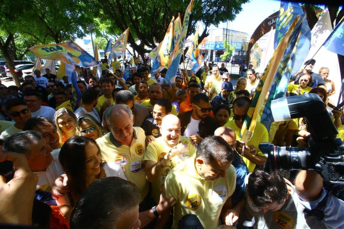 Ciro Gomes esteve em um dos pontos turísticos da Capital neste domingo