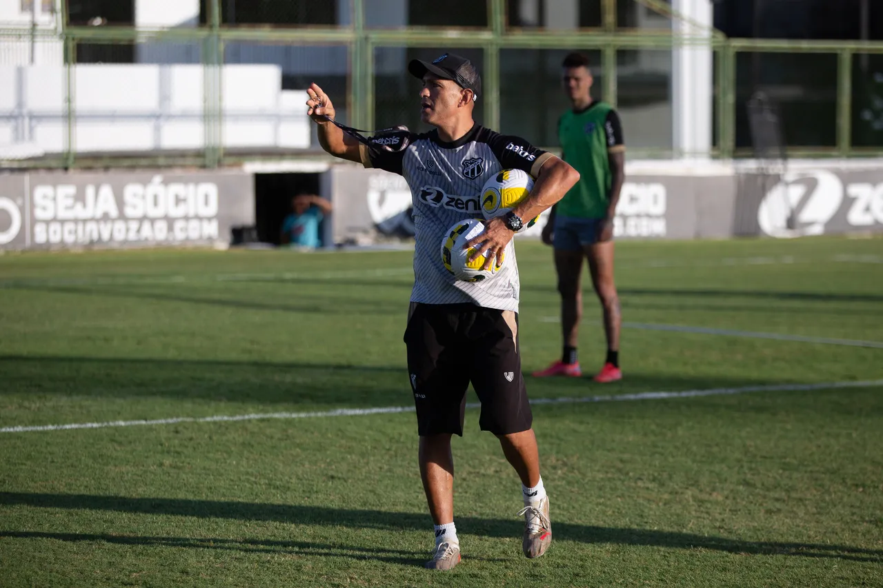 Juca Antonello esteve à frente das categorias sub-17 e 20 do Ceará, antes de assumir como auxiliar-técnico