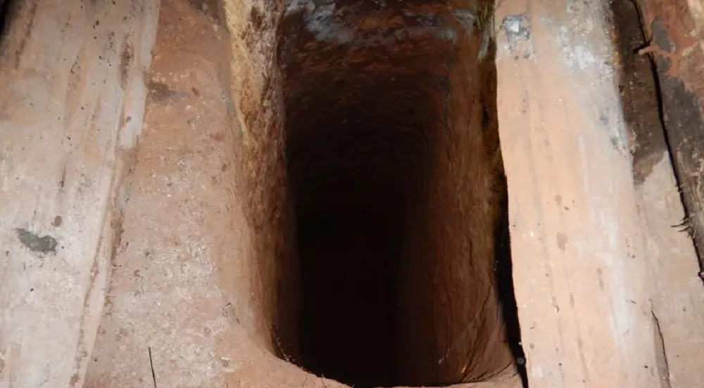 Buraco cavado pelo índio isolado; Funai acredita que construção seja por ação religiosa