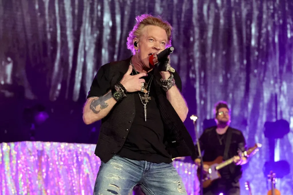 Axl era um dos alvos de Tayrine, que é fã da banda
