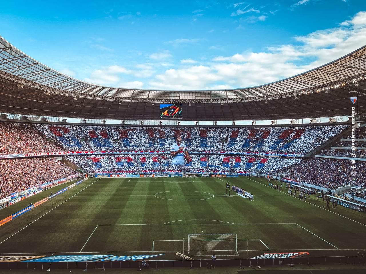 Torcida do Fortaleza e mosaico na Arena Castelão