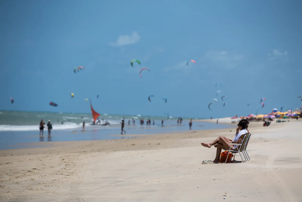 Praia do Cumbuco tem atrações para um passeio durante o dia todo