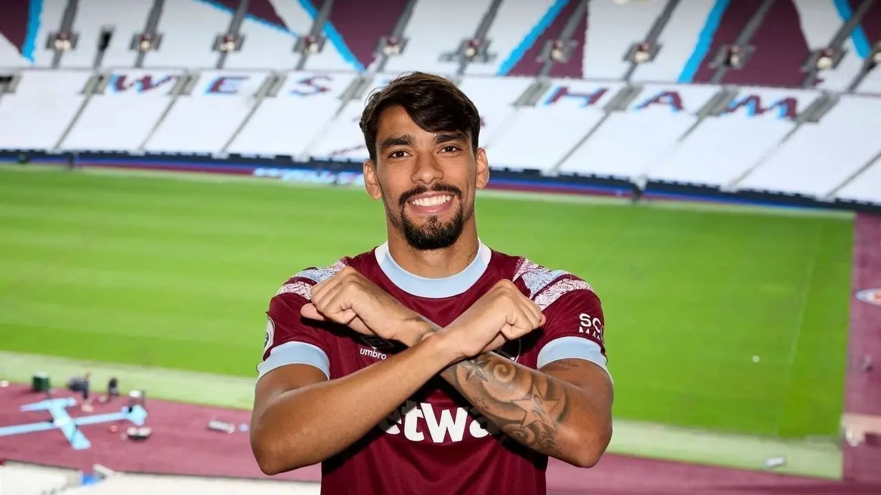 Paquetá sorri em apresentação do West Ham, da Inglaterra