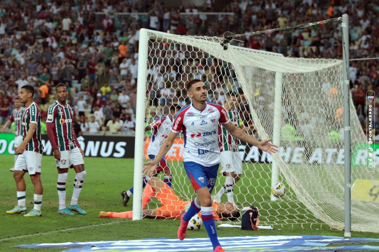 Thiago Galhardo comemora gol pelo Fortaleza
