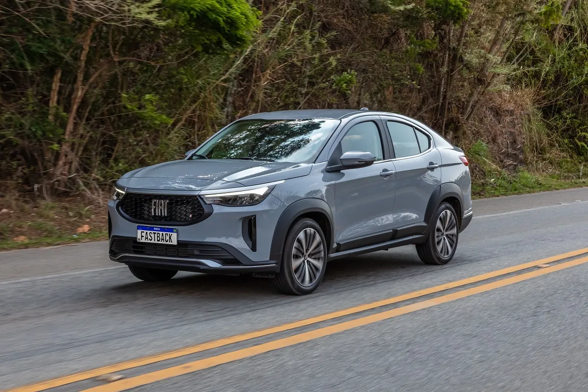 Modelo tem rodas de liga leve de 17” e freio de mão eletrônico com Auto Hold