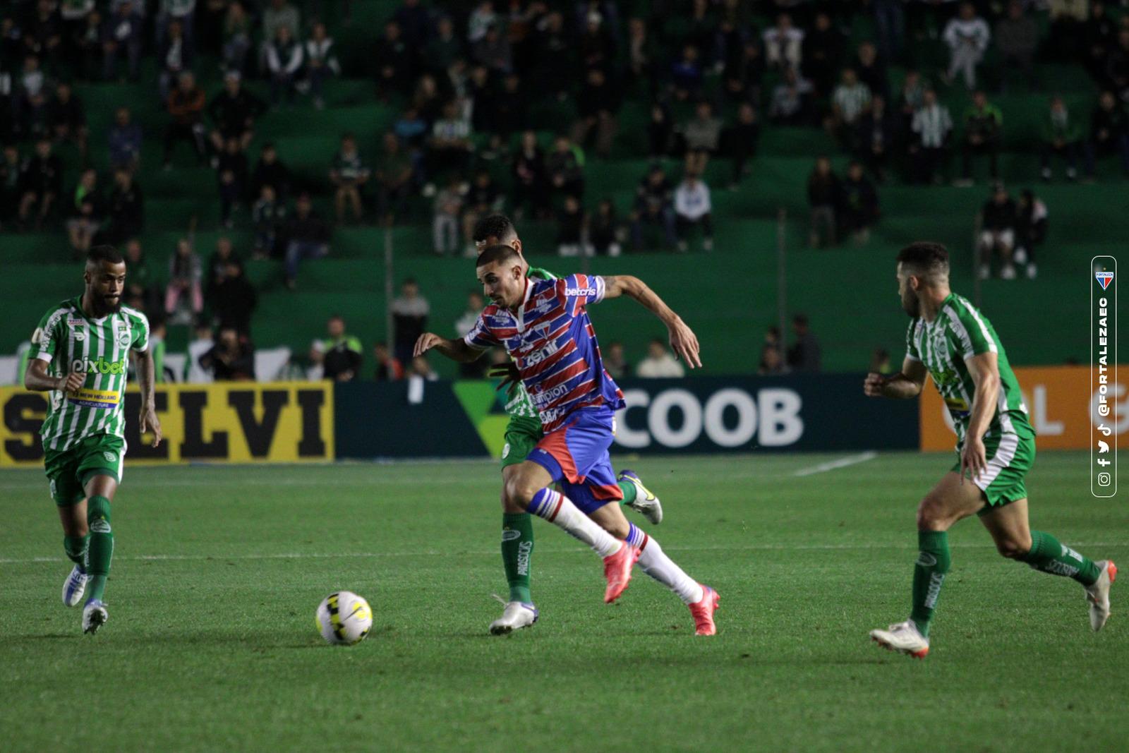 Thiago Galhardo em ação pelo Juventude