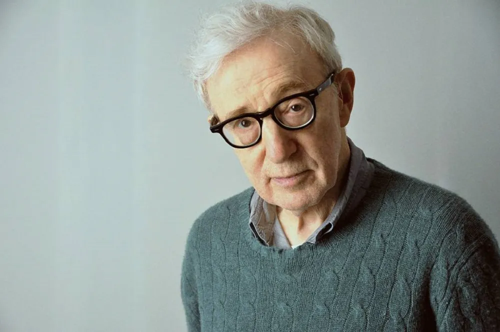 Em 1992, o cineasta americano Woody Allen foi apontado pelo crime que teria como vítima a própria filha, Dylan Farrow, fruto do relacionamento com a atriz Mia Farrow