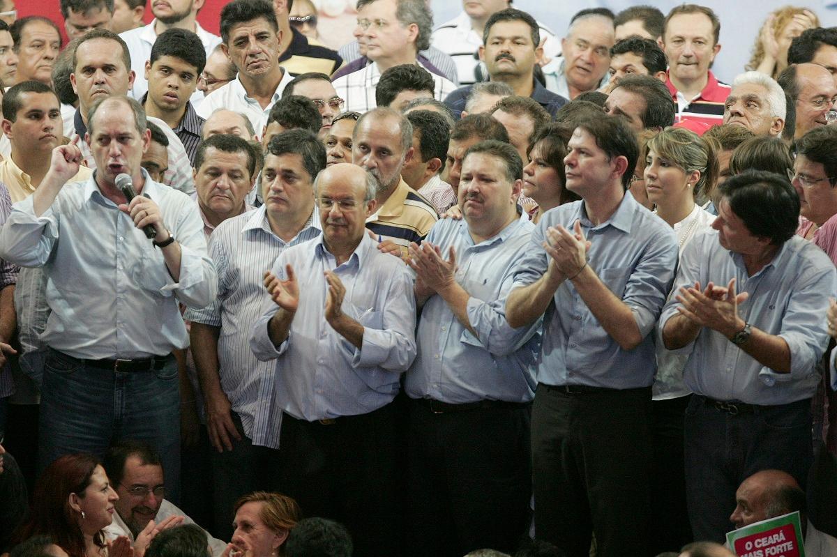 Ciro Gomes e aliados na convenção de 2010, quando Cid Gomes foi candidato à reeleição