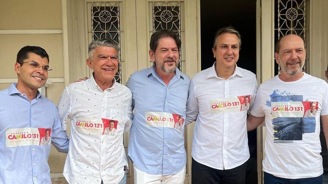 Camilo Santana com Cid Gomes, Ivo Gomes, Veveu Arruda e David Duarte, chefe de gabinete do prefeito, em Sobral