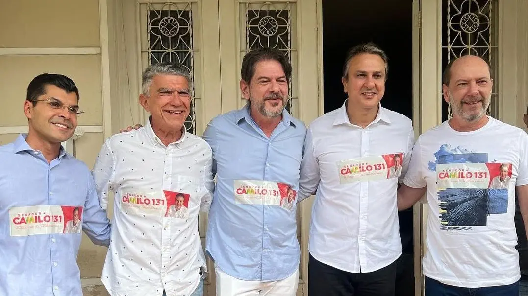 Camilo Santana com Cid Gomes, Ivo Gomes, Veveu Arruda e David Duarte, chefe de gabinete do prefeito, em Sobral