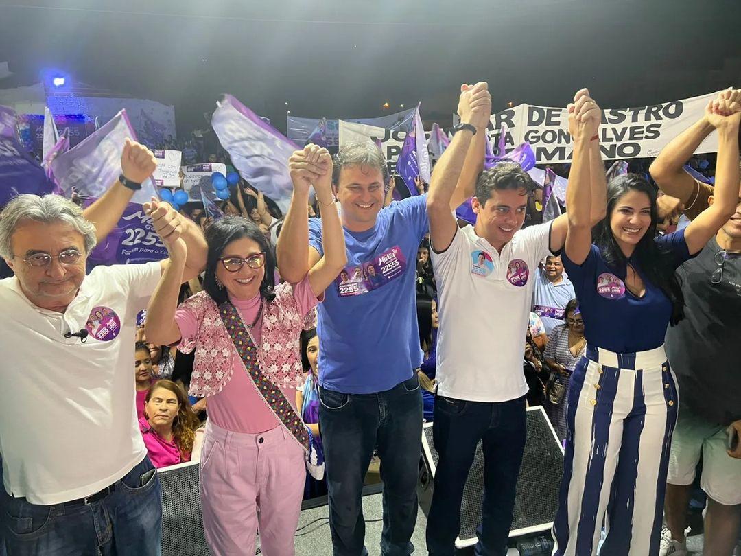 Acilon Gonçalves com a esposa Marta Gonçalves, eleita deputada, e o filho Bruno Gonçalves (da esquerda para a direita)