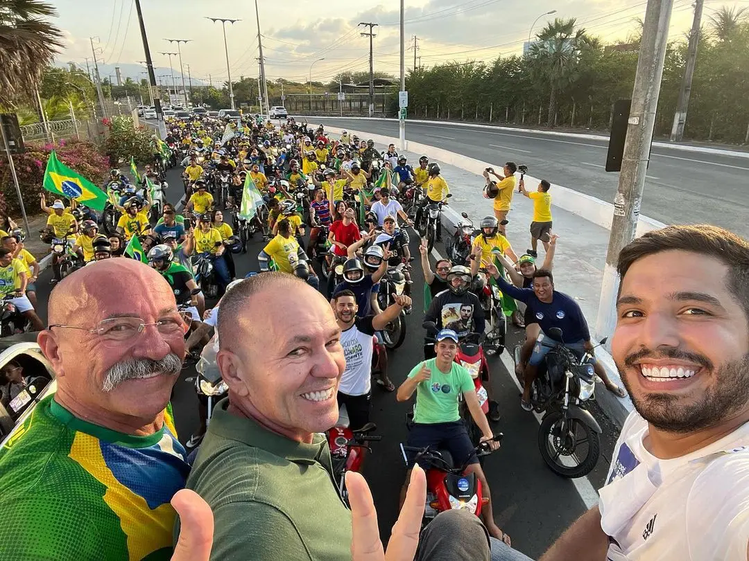 André Fernandes e o pai, Pastor Alcides, ao centro