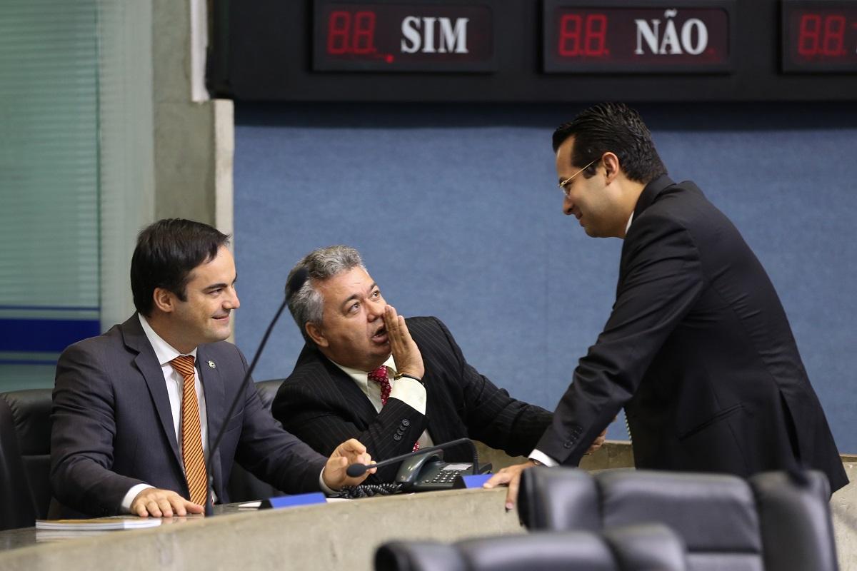 Vitor Valim com Capitão Wagner e o ex-deputado Tomaz Holanda na Assembleia Legislativa