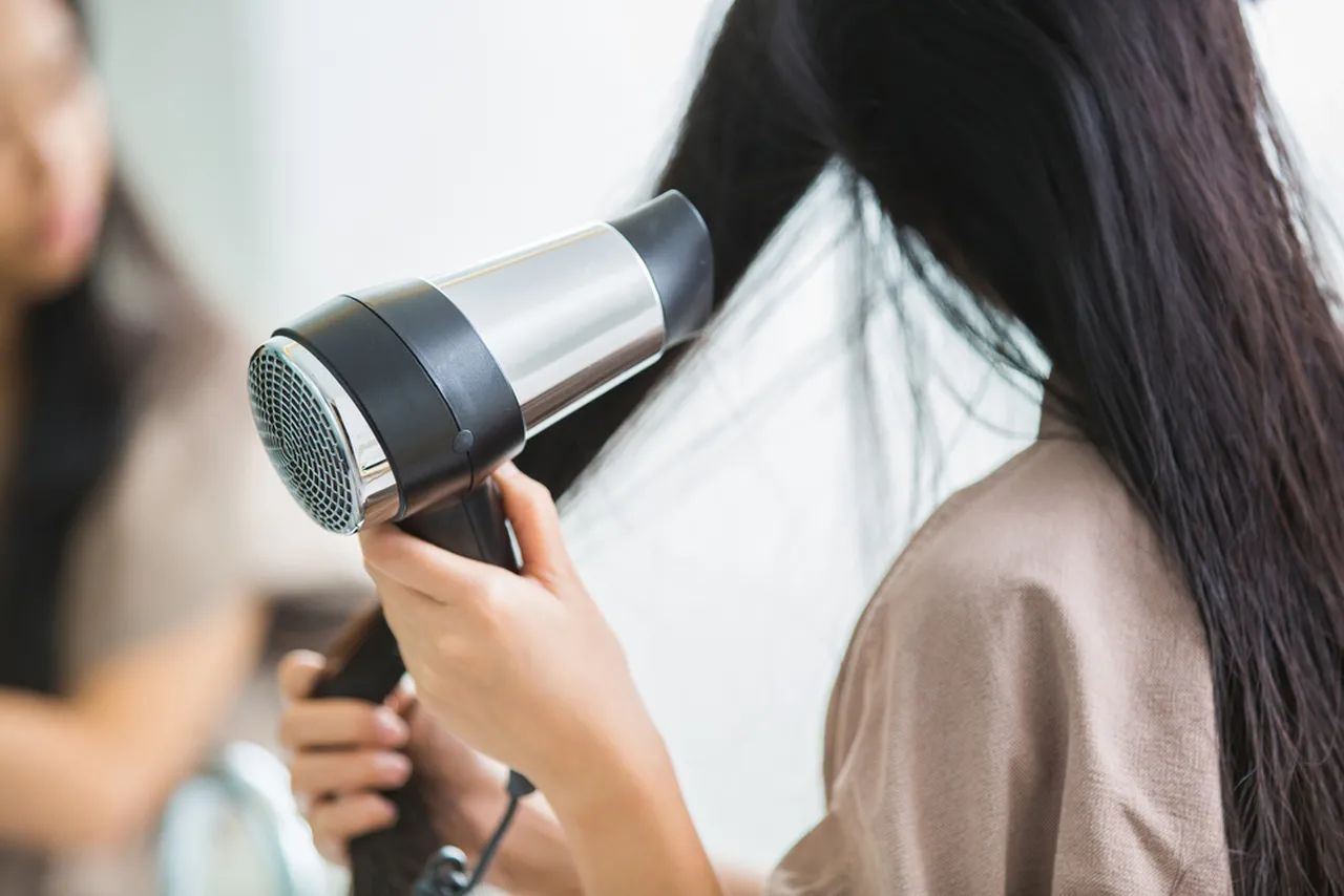 O excesso de calor no cabelo diariamente pode ser prejudicial