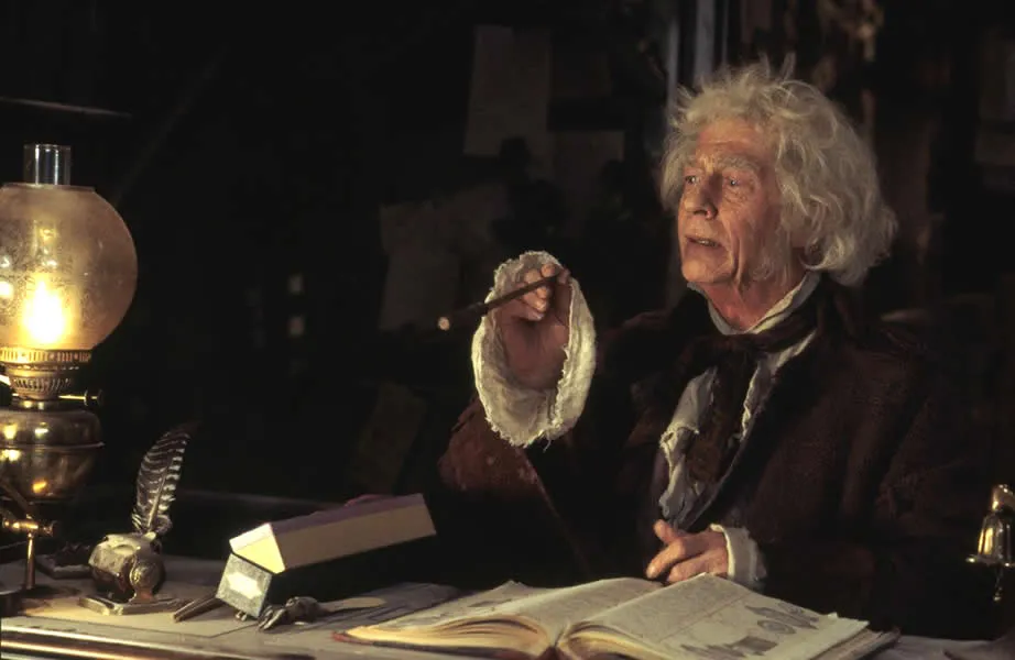 John Hurt interpretou Olivaras na saga Harry Potter