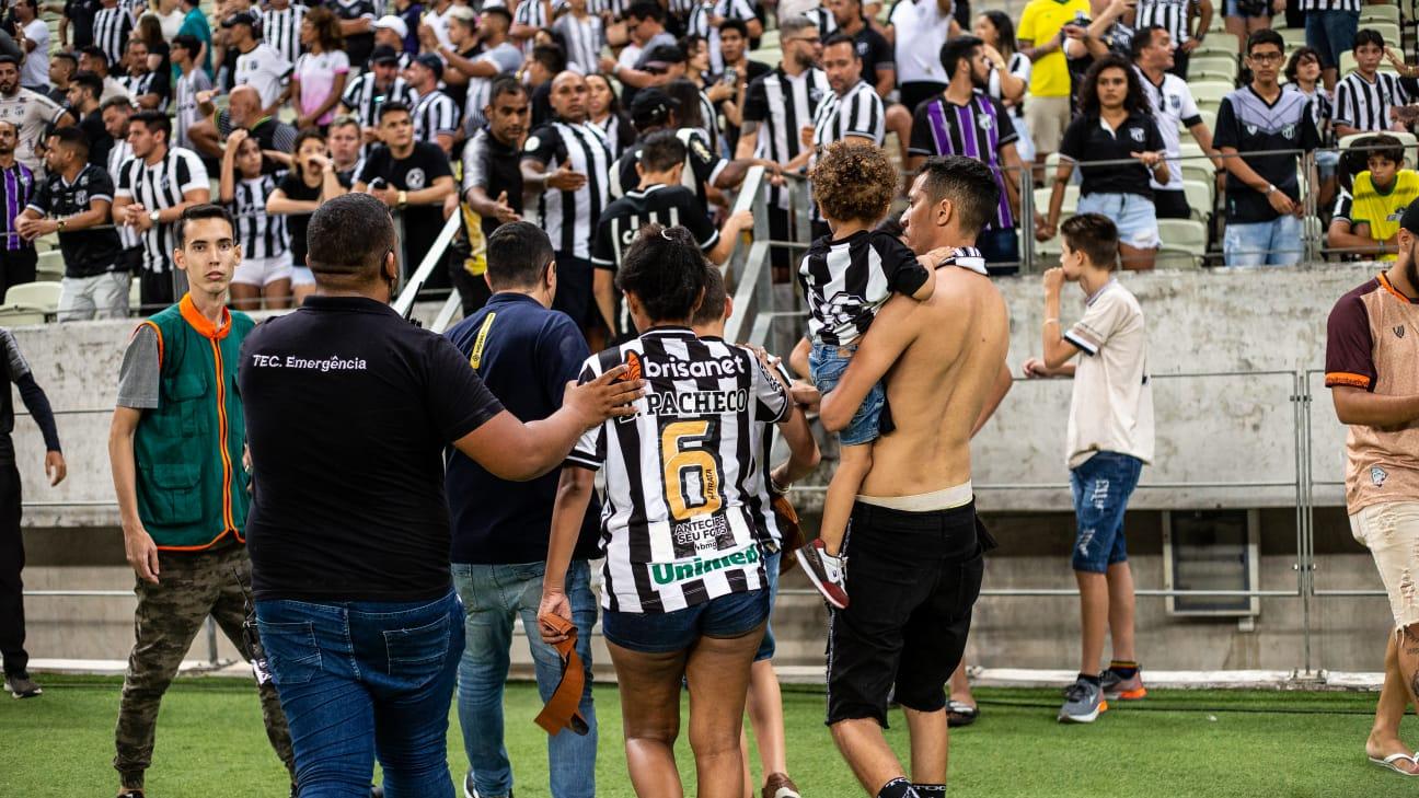 Funcionário do Ceará joga sal grosso na Arena Castelão antes de jogo com  Cuiabá - Jogada - Diário do Nordeste