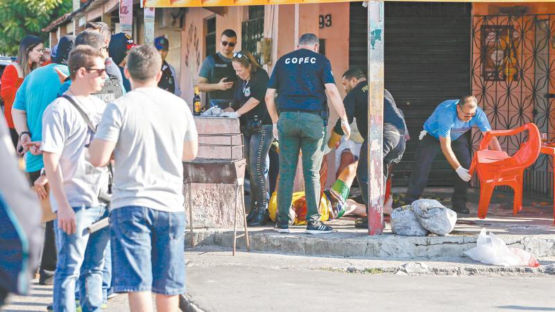 Três policiais militares foram mortos a tiros enquanto comiam e bebiam em um bar, na Vila Manoel Sátiro, em agosto de 2018