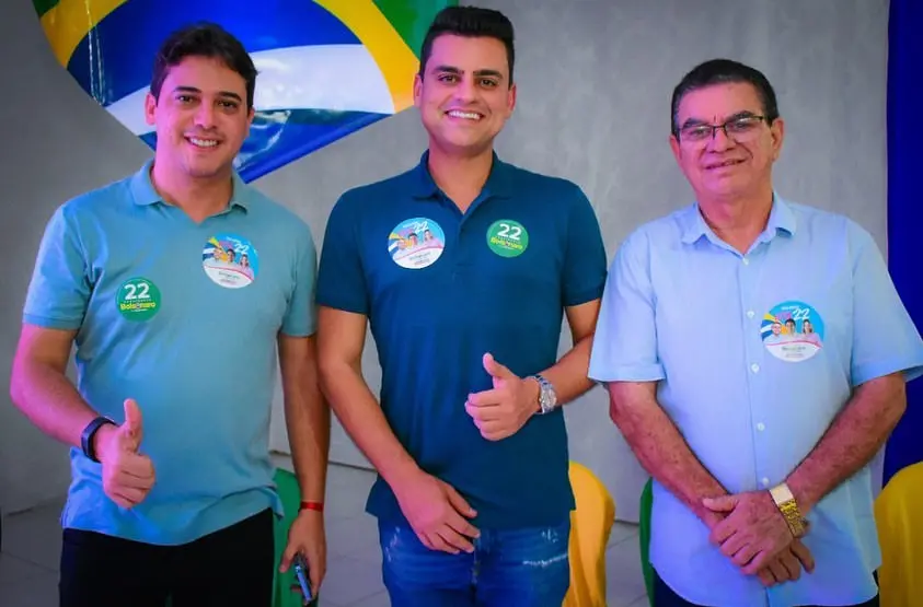 Junior Mano e Yury do Paredão (da esq. para dir.) em evento pró-Bolsonaro em Nova Russas