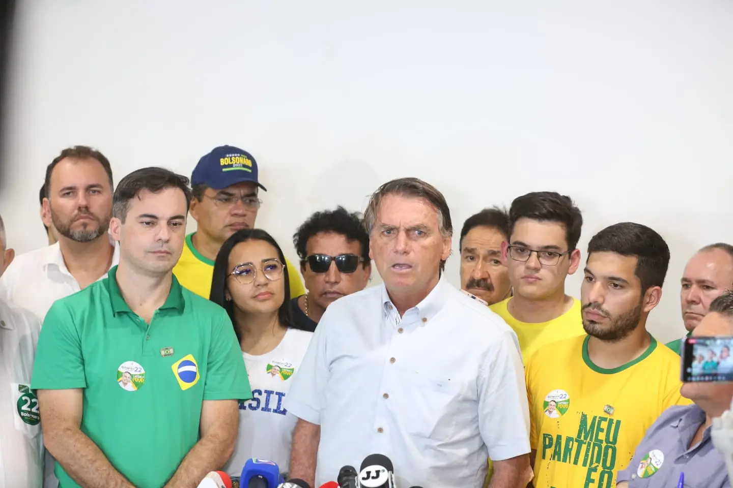 Bolsonaro com os recém-chegados na campanha Capitão Wagner, Moses Rodrigues e Dayany do Capitão, além dos aliados tradicionais, como André Fernandes e Carmelo Neto