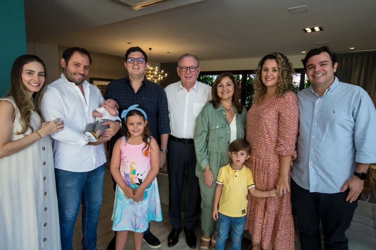 Ricardo Cavalcante é casado há 39 anos com a economista Rosângela Cavalcante, tendo como filhos Natália, Ricardo e Vitor Costa Cavalcante; como netos, Sofia, Daniel e Ricardo