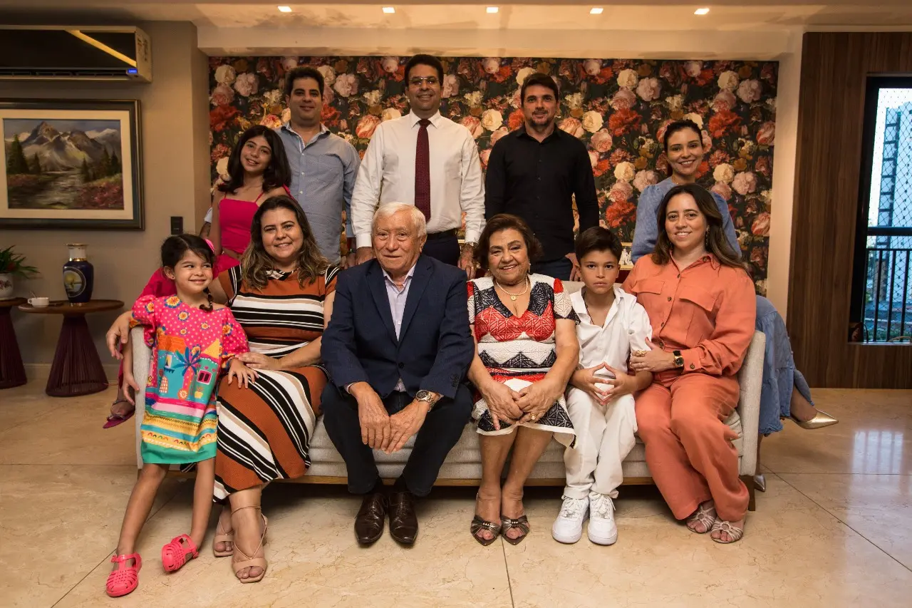 Com a esposa Elda Braga Olinda, Darival Bringel construiu família. São pais de Raquel, Marília e Denise, que aumentaram o clã com a chegada de três netos