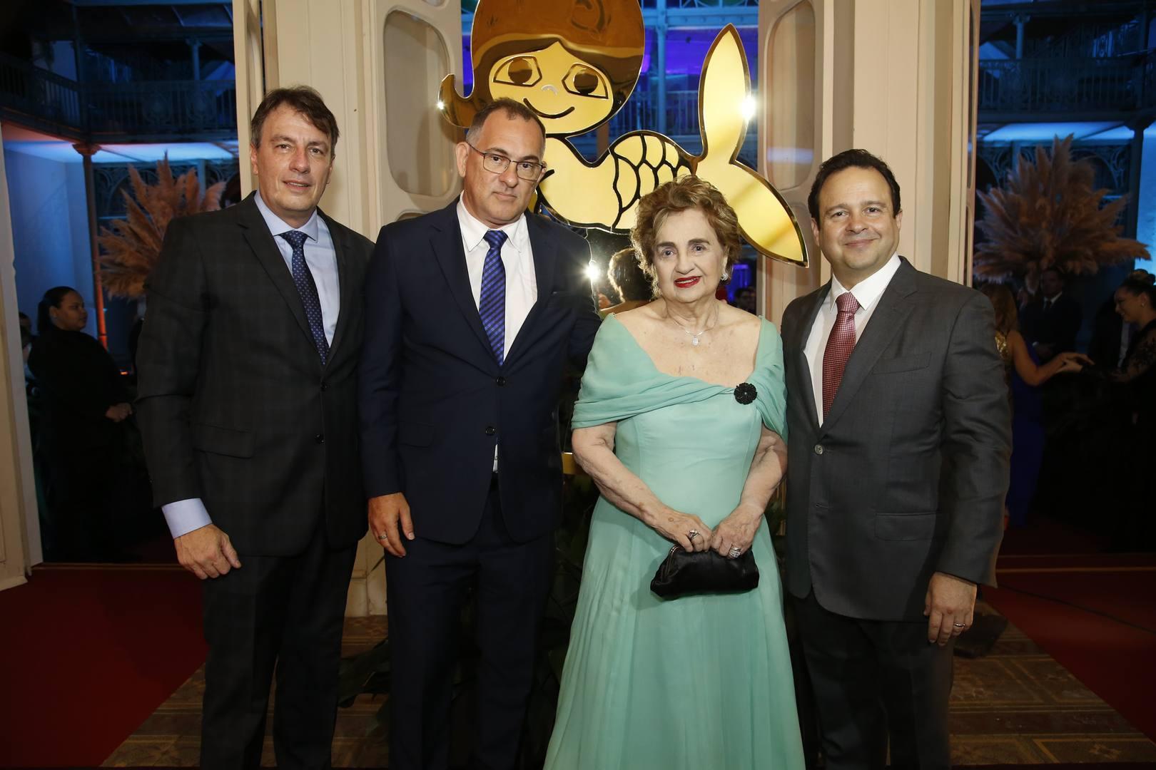 Carlos Rotella, Caio e Fernanda Quinderá e Igor Queiroz Barroso