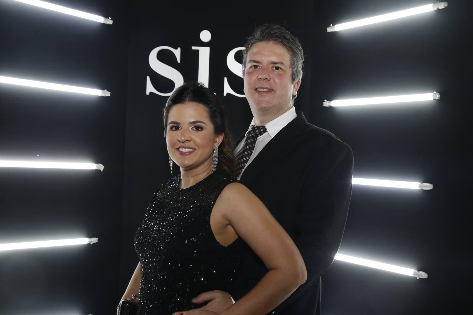 Lívia Medeiros e Carlos Torres