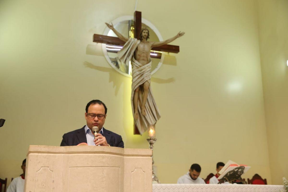 Igor Queiroz Barroso fazendo a primeira leitura da missa do Memorial Edson Queiroz