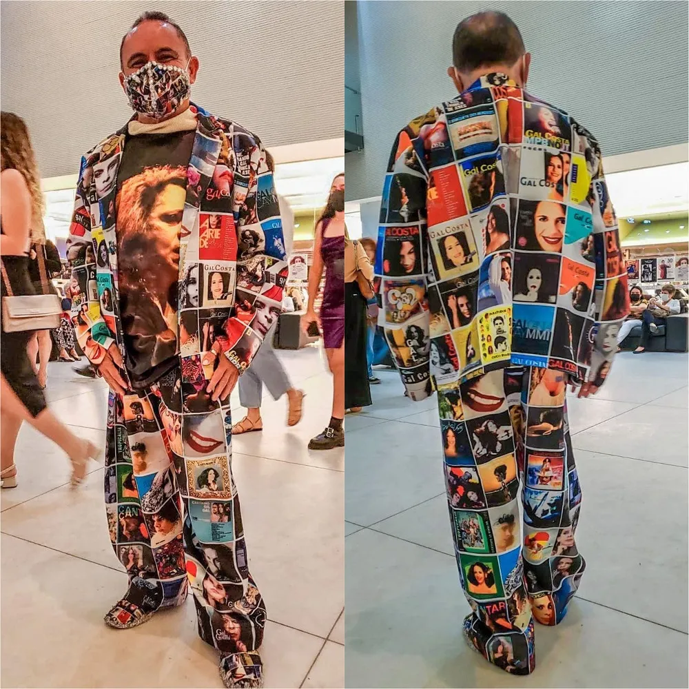 Figurino usado por Frankley Tavares no último show que ele foi de Gal Costa; na estampa, a capa de todos os discos da cantora