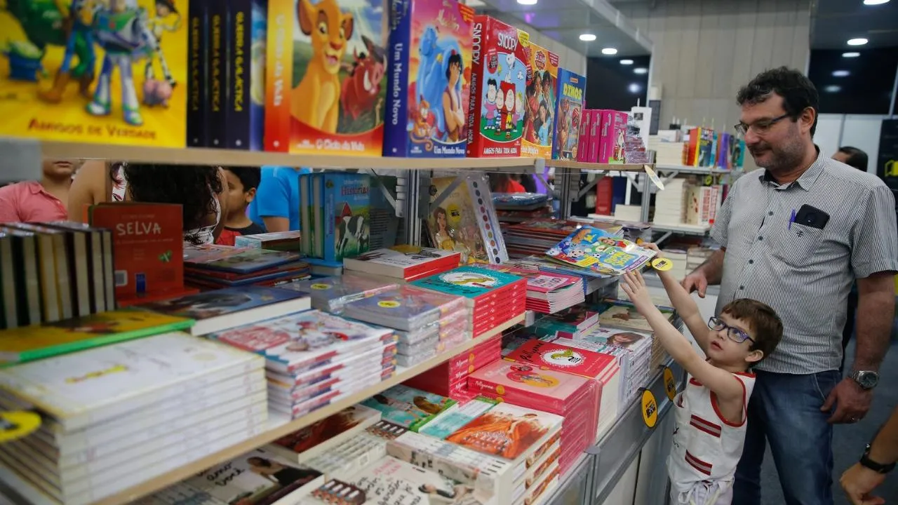Eixo Literatura e Infância traz apresentação de espetáculos lúdicos, contação de histórias, oficinas e mediações de leituras