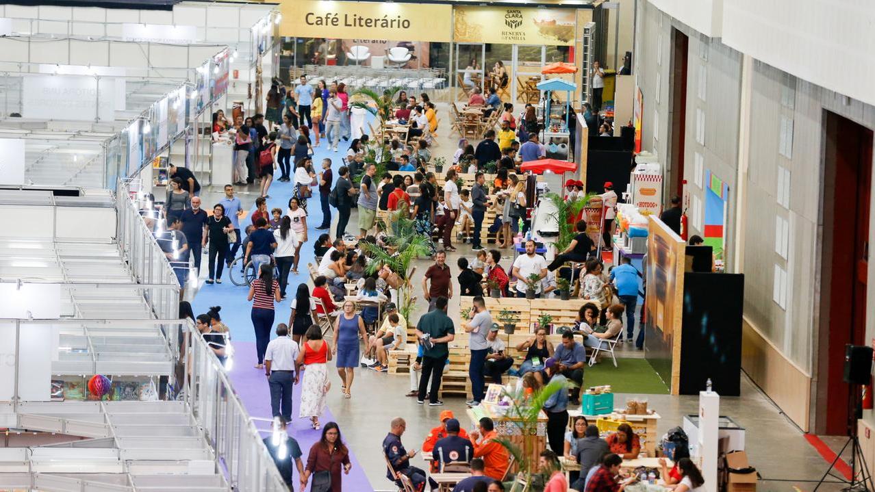 Prefeitura de Fortaleza participa da Bienal do Livro com stand da