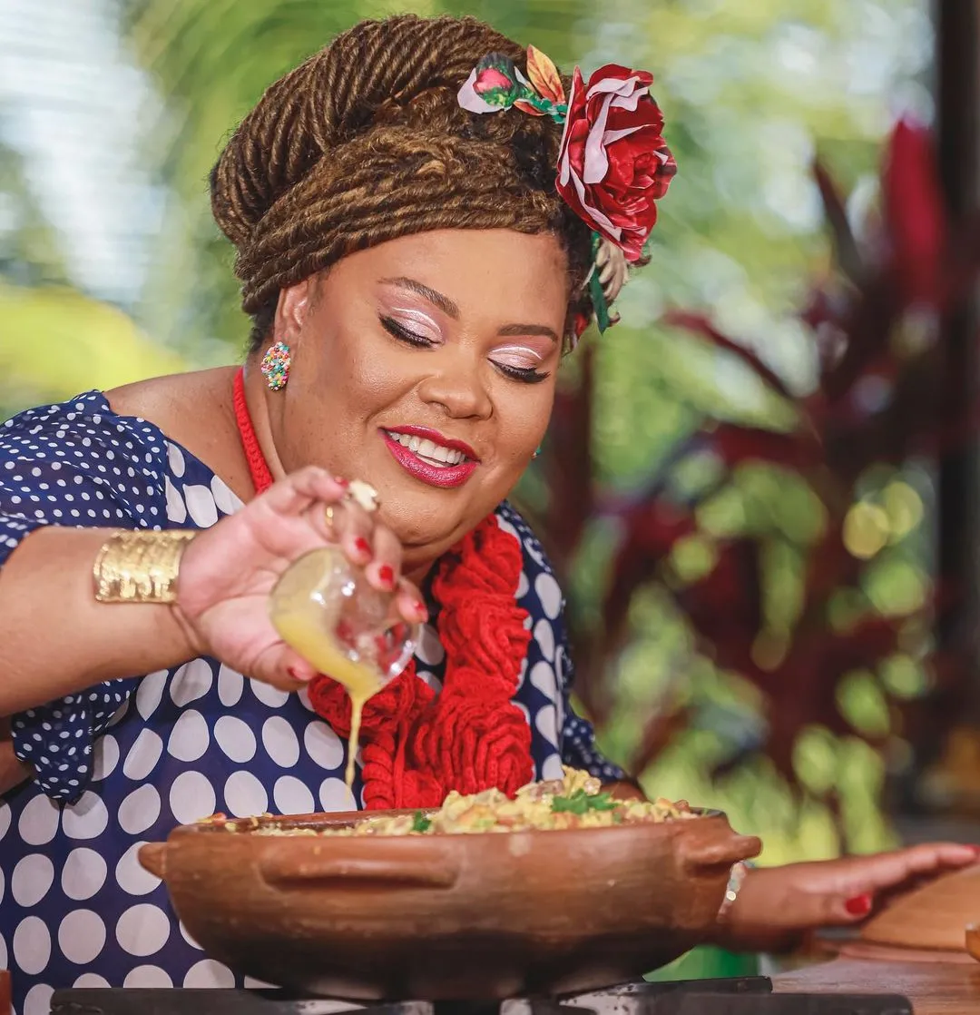 A chef, influenciadora e apresentadora pernambucana Carmem Virgínia estará à frente da roda de conversa Cozinha Ancestral
