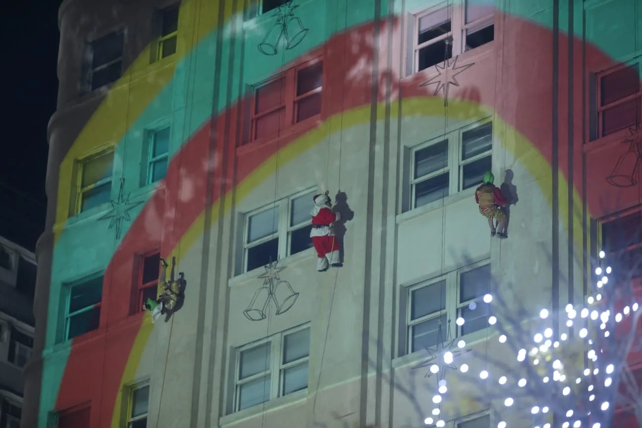 Chegada do Papai Noel no Natal de Luz