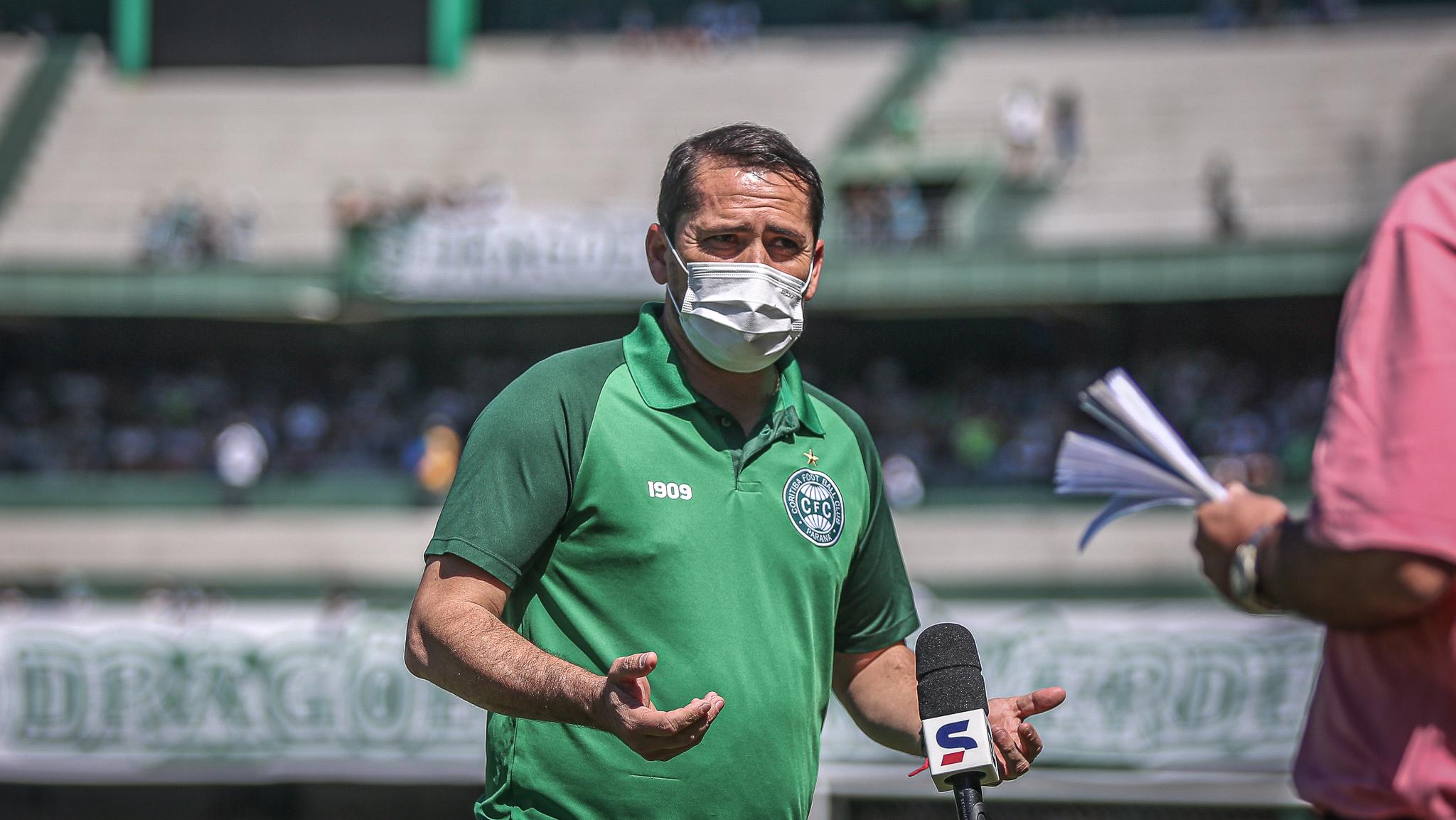 Ex-Coritiba, Gustavo Morínigo é anunciado como novo técnico do Ceará