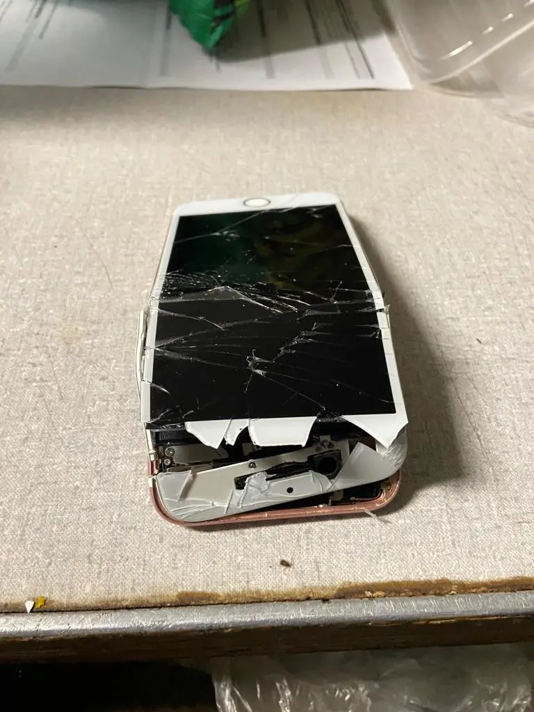 Policial militar, alvo de mandado, quebrou aparelho celular