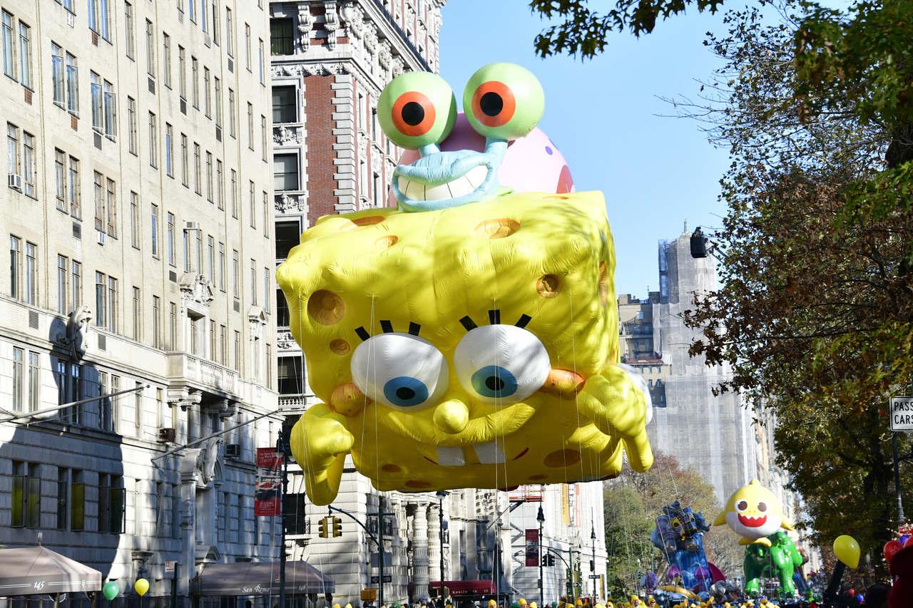 Boneco inflável do Bob Esponja, no desfile do Papai Noel, em Nova York