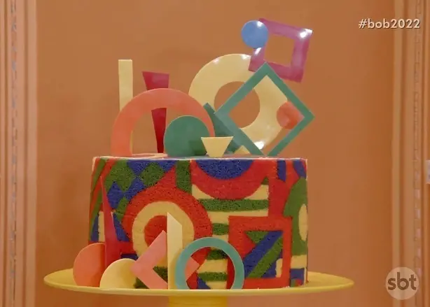 Bolo geométrico apresentando em programa