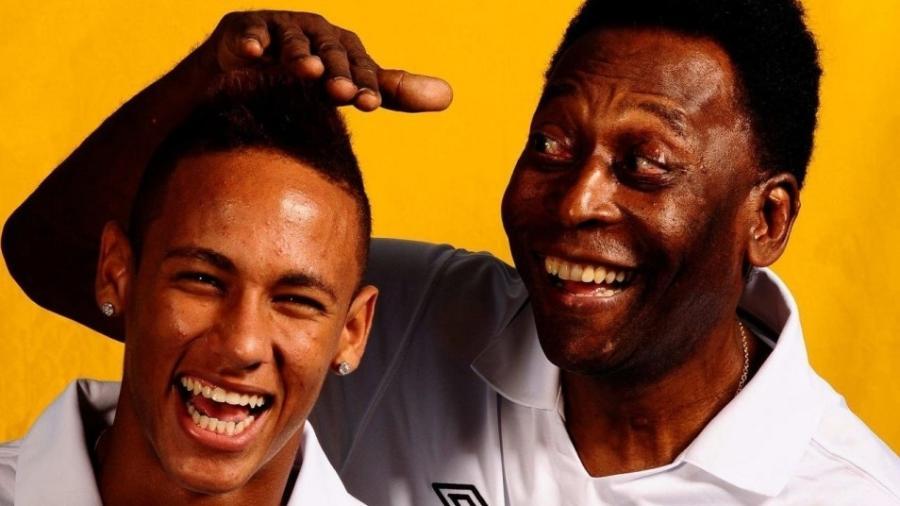 Neymar e Pelé sorriem para foto