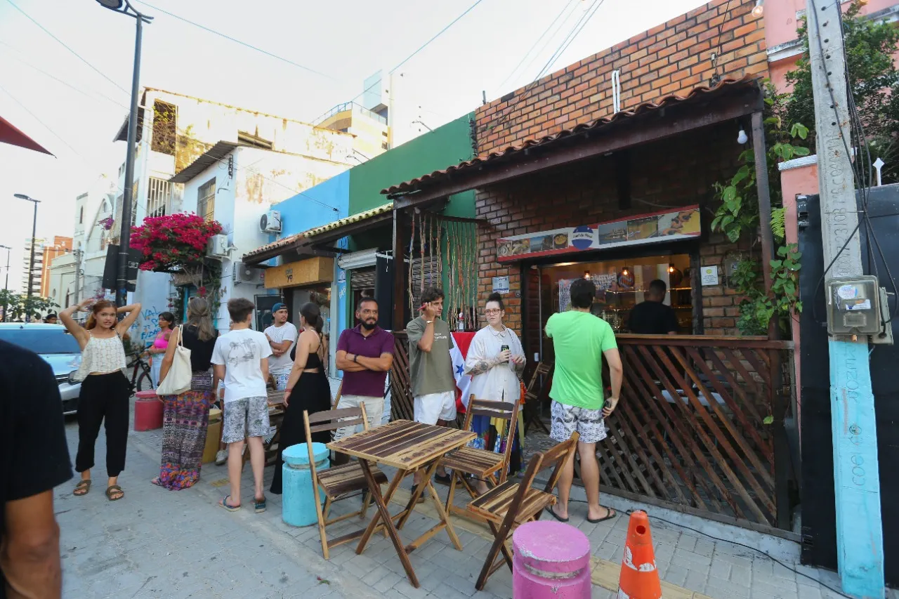 Cafés e restaurantes ocupam a região complementando o potencial criativo