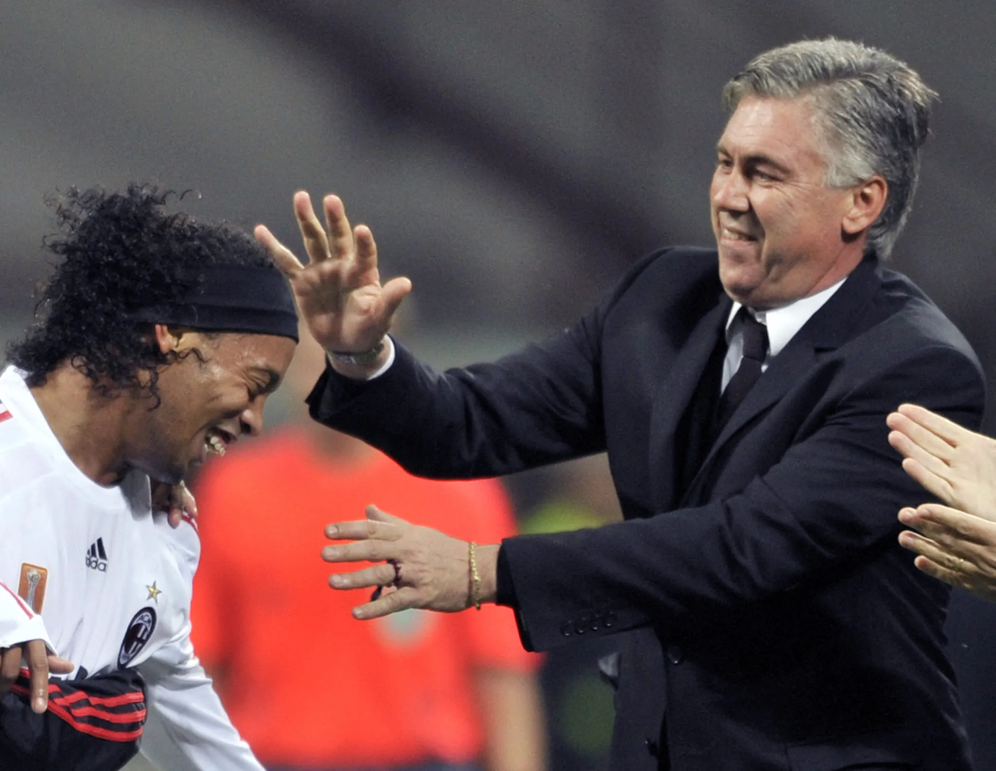 Ronaldinho e Carlo Ancelotti no Milan