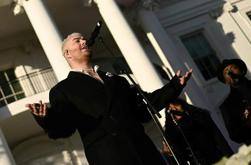 O cantor Sam Smith foi atração musical do evento nesta terça-feira
