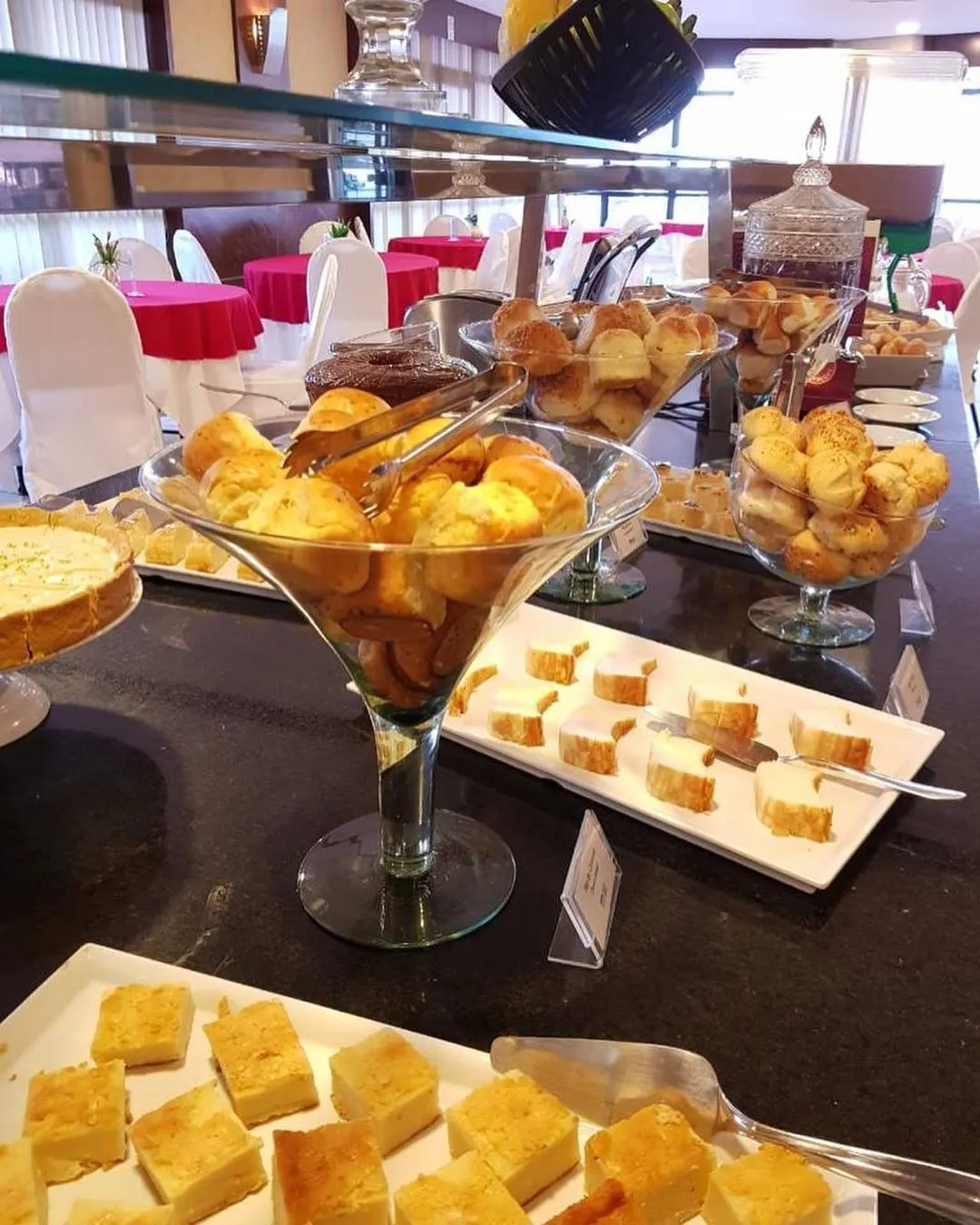 Buffet de café da manhã no Iate Plaza custa R$ 40 por pessoa