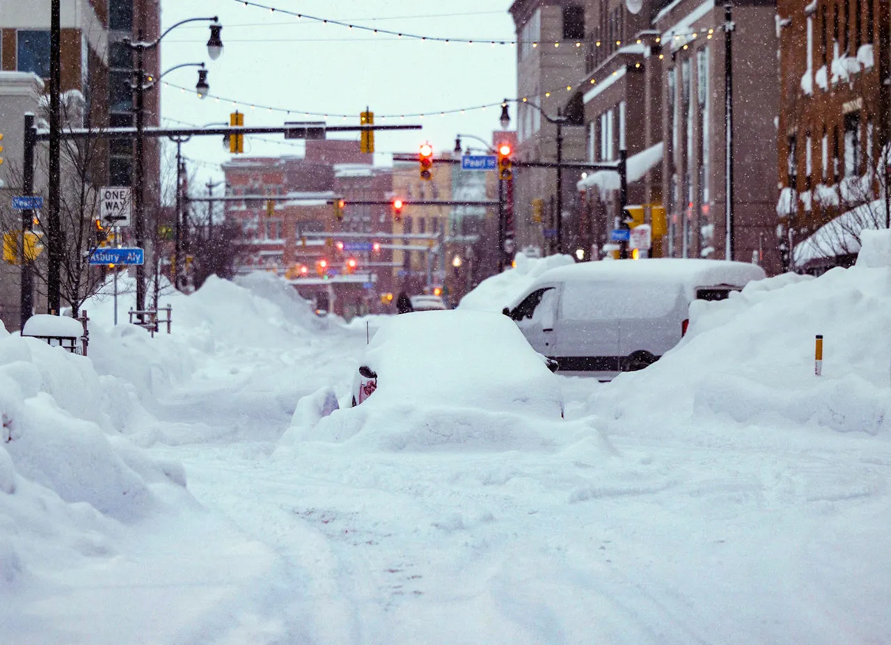 Oeste de Nova York está soterrado por neve