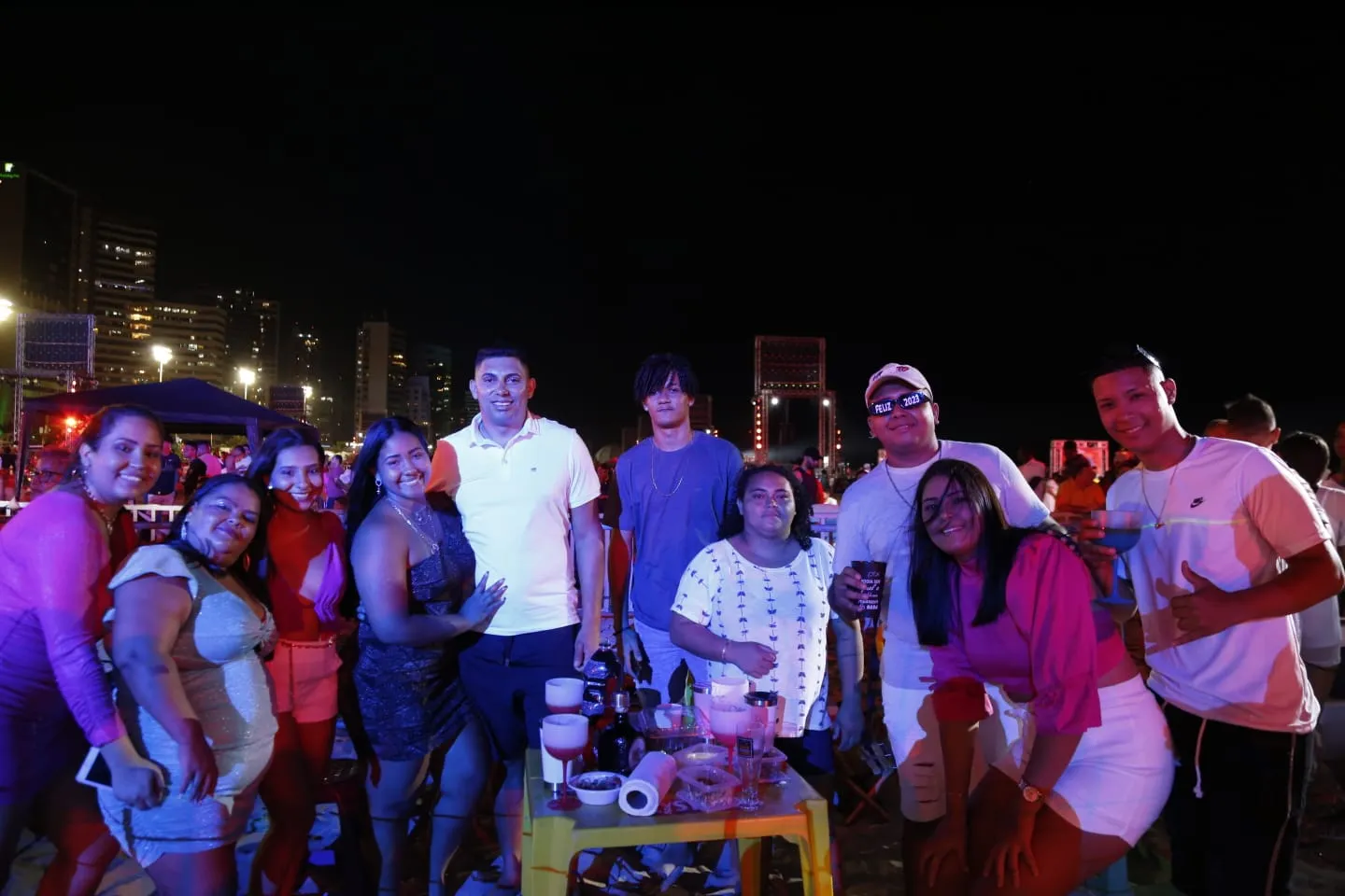 Paraense Jane Cavalcante curte shows na Praia de Iracema com a família