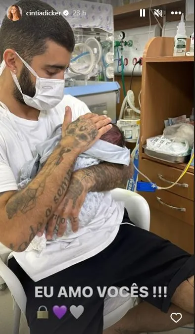 Cíntia compartilha folha inédita com a filha e o marido