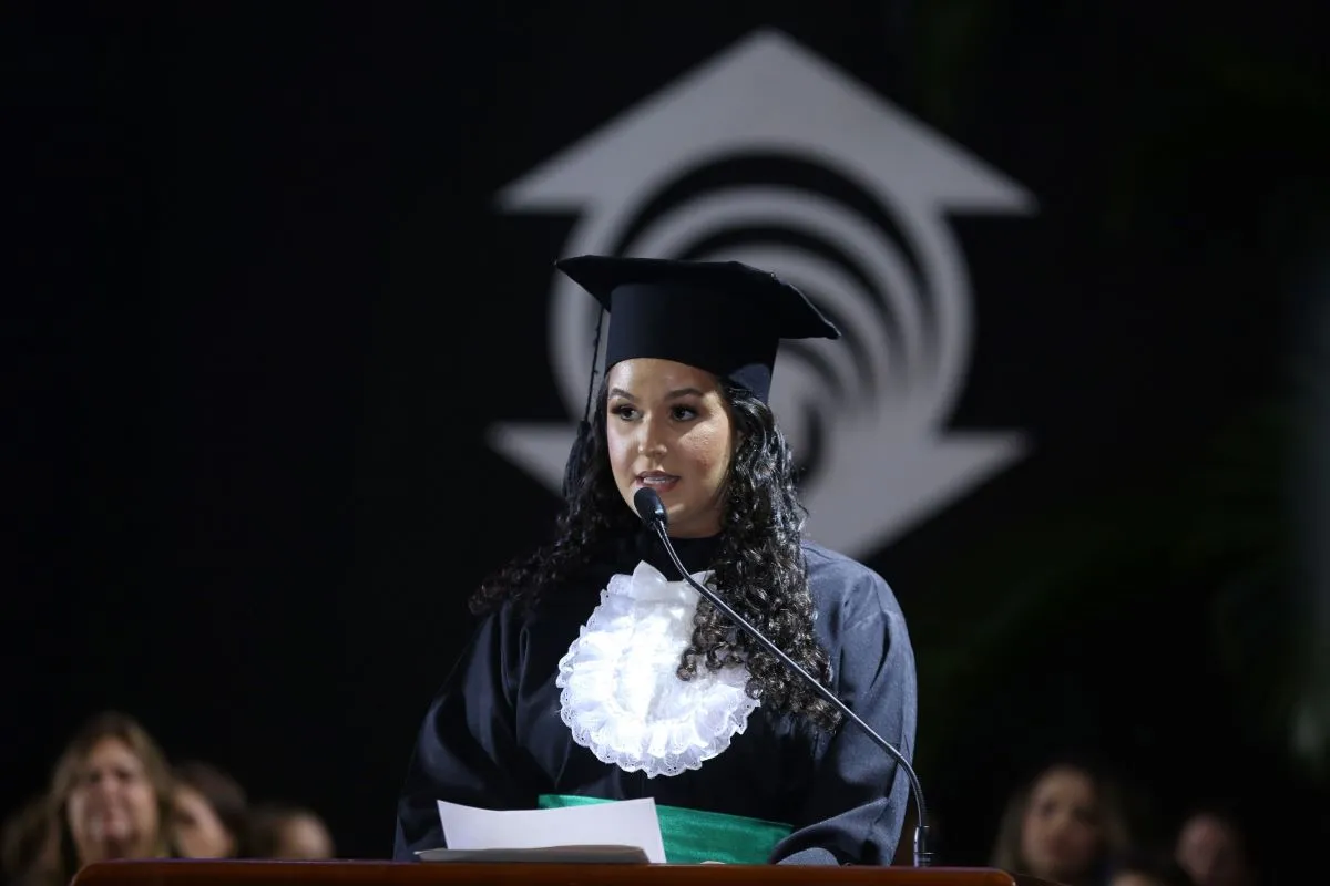 A estudante de fisioterapia Juliana Barros Freire representou os concludentes